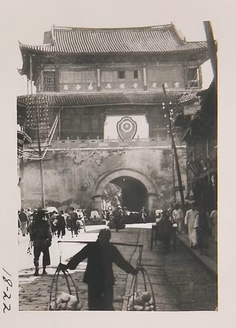 Một đường phố ở Vân Nam.