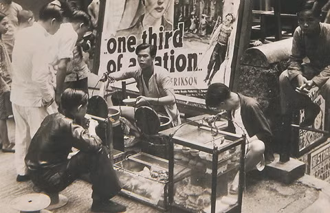 Một quán ăn bên vỉa hè ở Hong Kong.