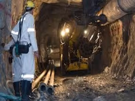 Gần 10 năm nay, ngành công nghiệp khai thác mỏ Nam Phi luôn tập trung vào việc giảm tỷ lệ tử vong trong khai thác mỏ. Tuy nhiên, công ty AngloGold Ashanti được gọi là công ty“vô trách nhiệm”đối với các thợ mỏ.