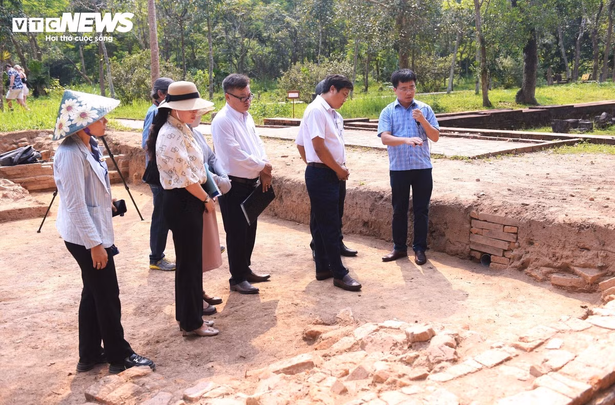 Tháng 6/2023, Ban Quản lý Di sản văn hóa Mỹ Sơn phối hợp với Viện khảo cổ học đào thăm dò trên diện tích 200m2 tại khu vực quanh tháp K nhằm xác thực những thông tin về dấu tích kiến trúc trên.