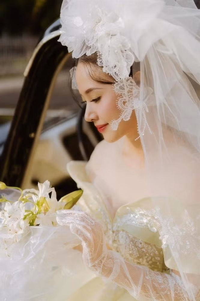 Tuy danh tính cụ thể nửa kia vẫn được giữ kín, nhưng nhiều netizen suy đoán đây chính là "chân ái" của Midu bấy lâu nay.
