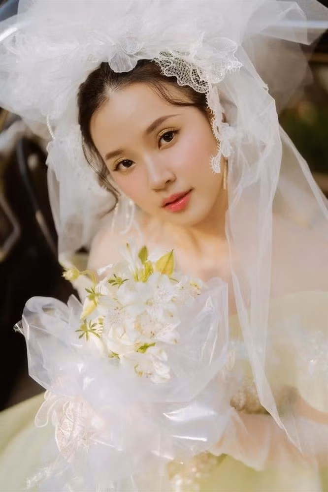 Chia sẻ với báo chí, quản lý Midu cho biết: "Tôi chưa hay gì về nửa kia của Midu và chưa muốn tiết lộ thông tin buổi chụp hình", quản lý Midu nói thêm.