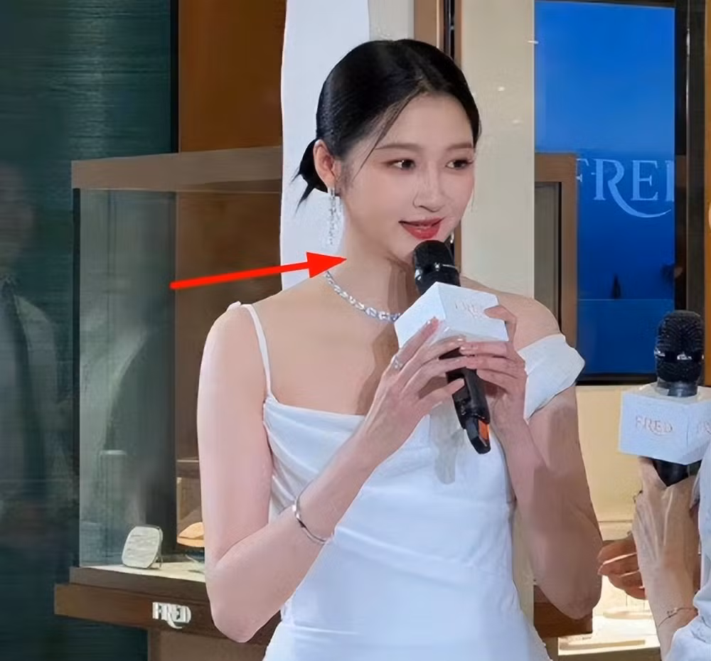 Hinh anh moi cua Quan Hieu Dong bi che ca phong cach lan bieu cam