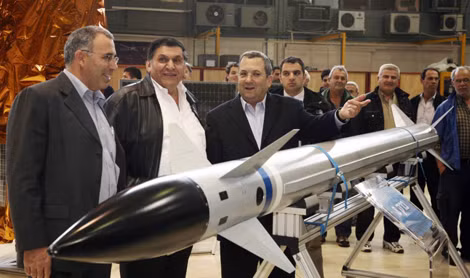 Mô hình tên lửa phòng không Barak 8.