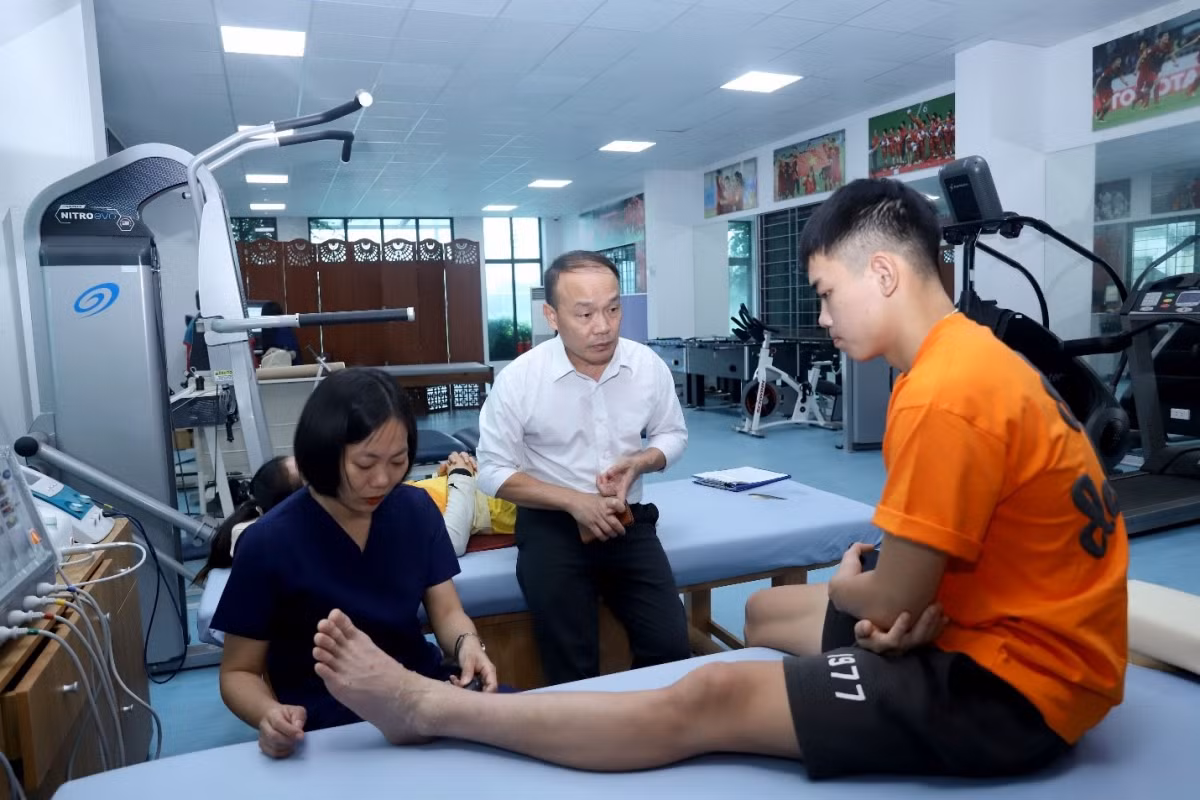 VFF chú trọng nâng tầm y học thể thao với bóng đá Việt Nam VFF chu trong nang tam y hoc the thao voi bong da Viet Nam