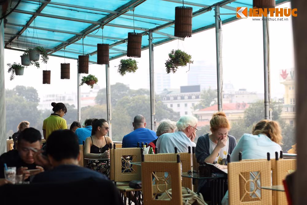 Lợi nhuận mang lại cho các cửa hàng thuê ở đây đến từ nguồn khách hàng người nước ngoài đồng đảo.