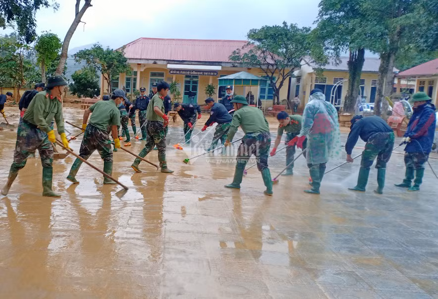Sau 4 ngày giúp dân, các khu vực ngập bùn ở xã Hướng Việt được dọn dẹp hoàn thành.