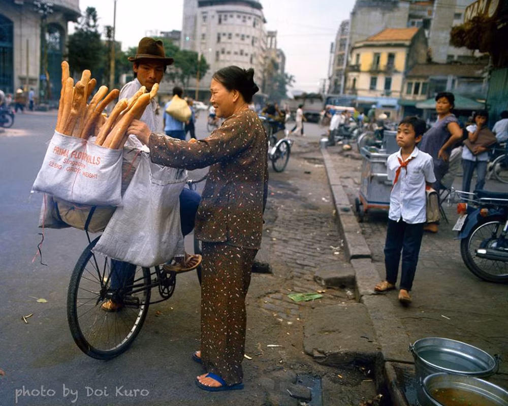 Gần ngã tư Hồ Tùng Mậu – Hàm Nghi.