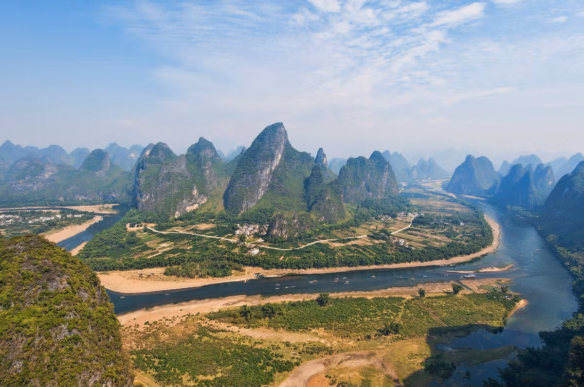 Nằm ở tỉnh Quảng Tây, sông Ly hay Ly Giang là một thắng cảnh nổi tiếng, điển hình cho phong cảnh hữu tình của đất nước Trung Quốc. Ảnh: Wikipedia.