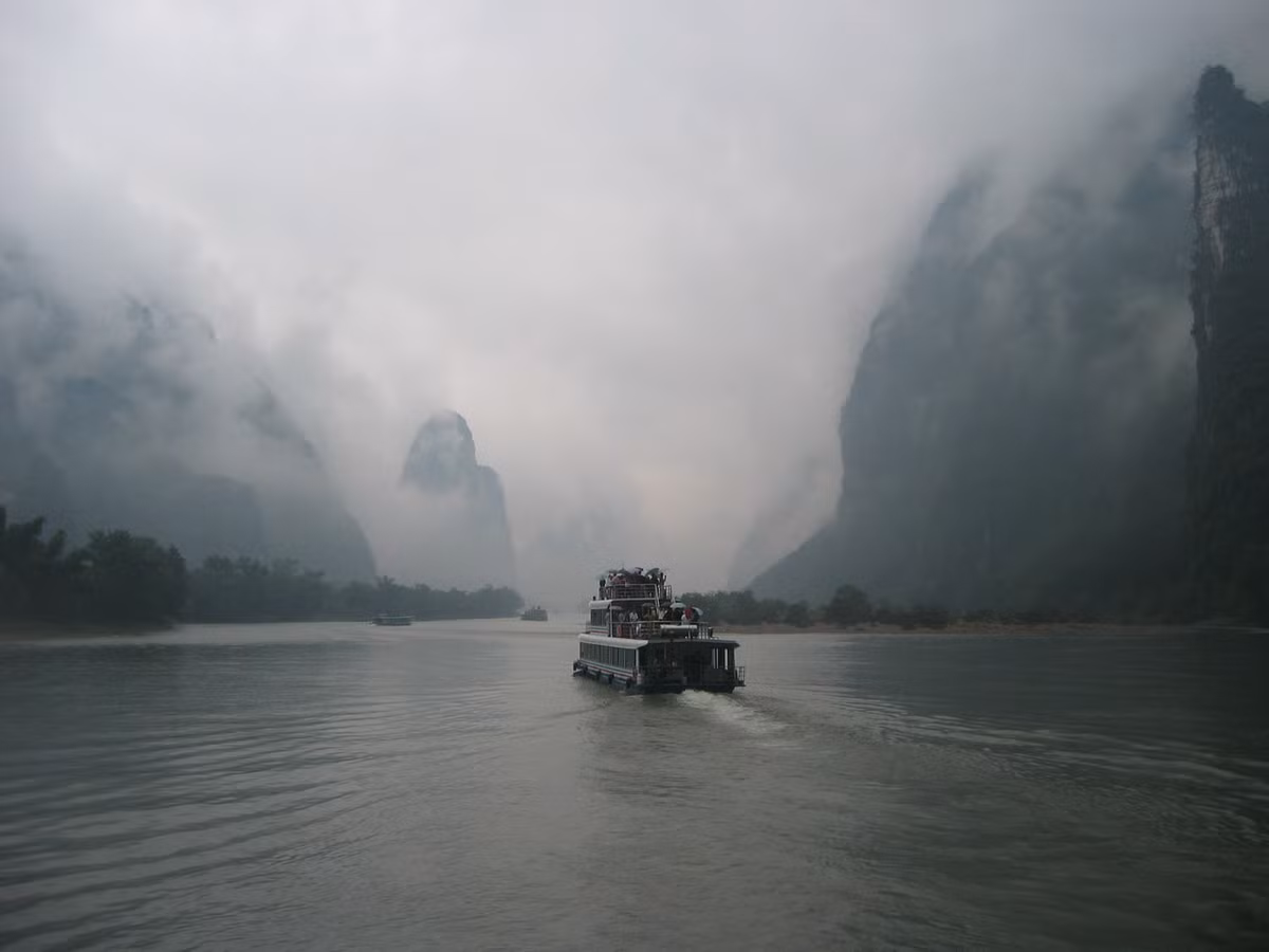 Là một phần của hệ thống sông Tây Giang thuộc lưu vực sông Châu Giang, sông Ly có chiều dài 164 km, chảy qua các huyện Hưng An và Bình Lạc thuộc thành phố Quế Lâm, tỉnh Quảng Tây. Ảnh: Jocelyn Saurini.