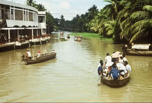 Đời thường trên sông nước Cửu Long.