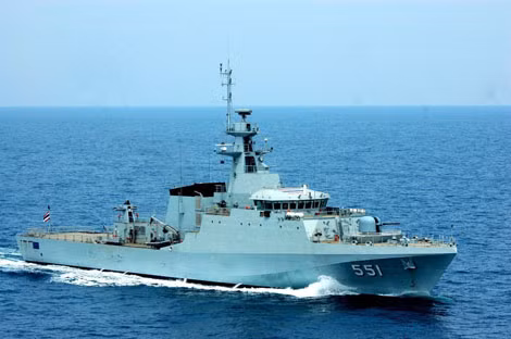 Tàu tuần duyên ven biển hiện đại HTMS Krabi chạy thử nghiệm trên biển.