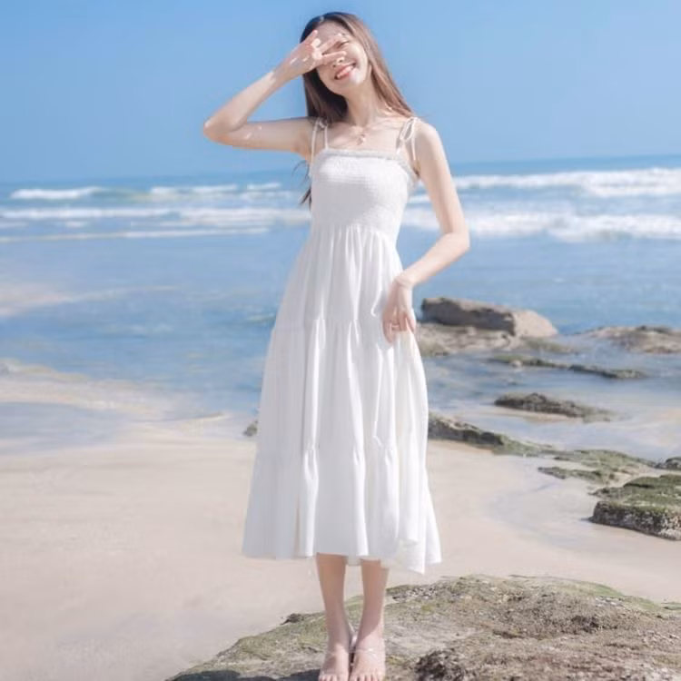 Thieu nu Trung Quoc xinh dep dien vay canh chuon di bien-Hinh-8