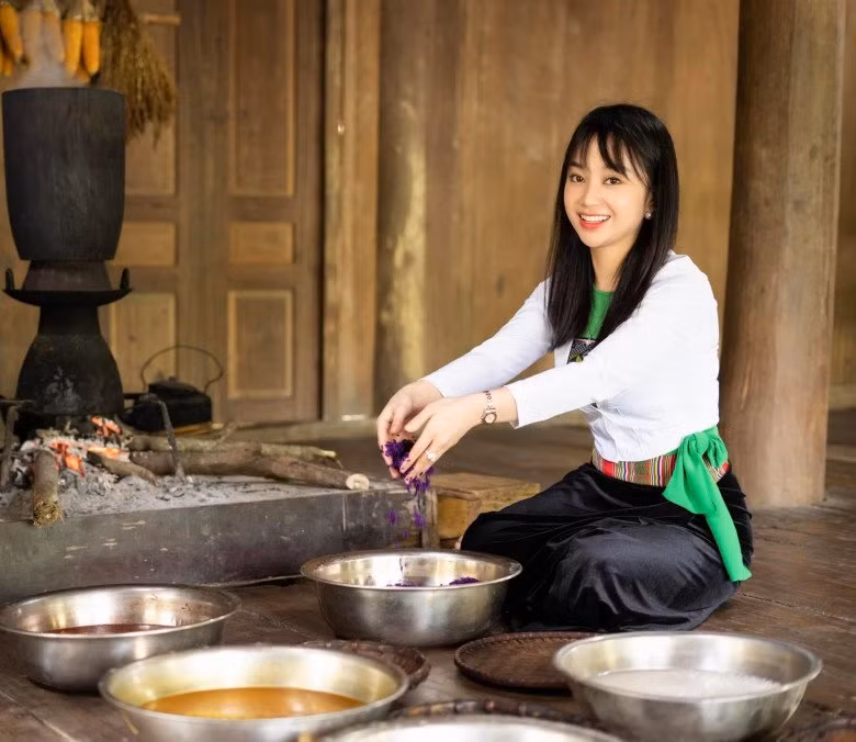 Nữ CEO dân tộc Mường đẹp như Hoa hậu làm dân mạng chao đảo ảnh 3 Nữ CEO dân tộc Mường đẹp như Hoa hậu làm dân mạng chao đảo ảnh 3