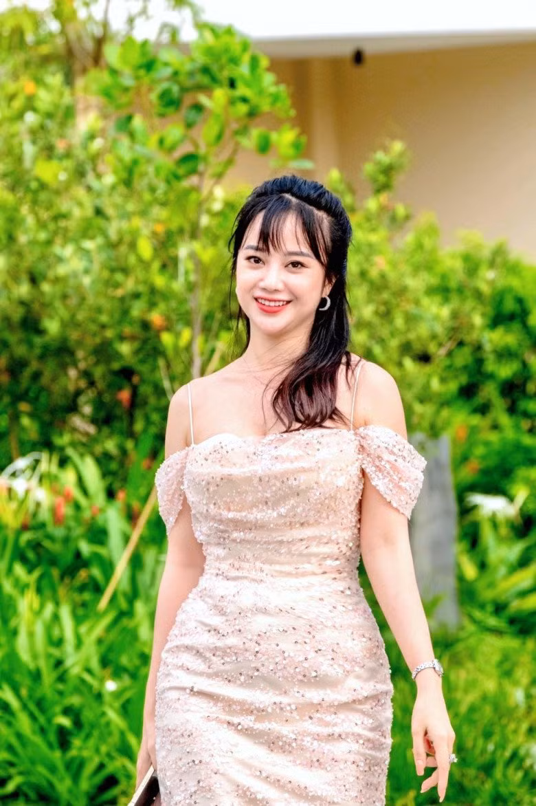 Nữ CEO dân tộc Mường đẹp như Hoa hậu làm dân mạng chao đảo ảnh 6 Nữ CEO dân tộc Mường đẹp như Hoa hậu làm dân mạng chao đảo ảnh 6