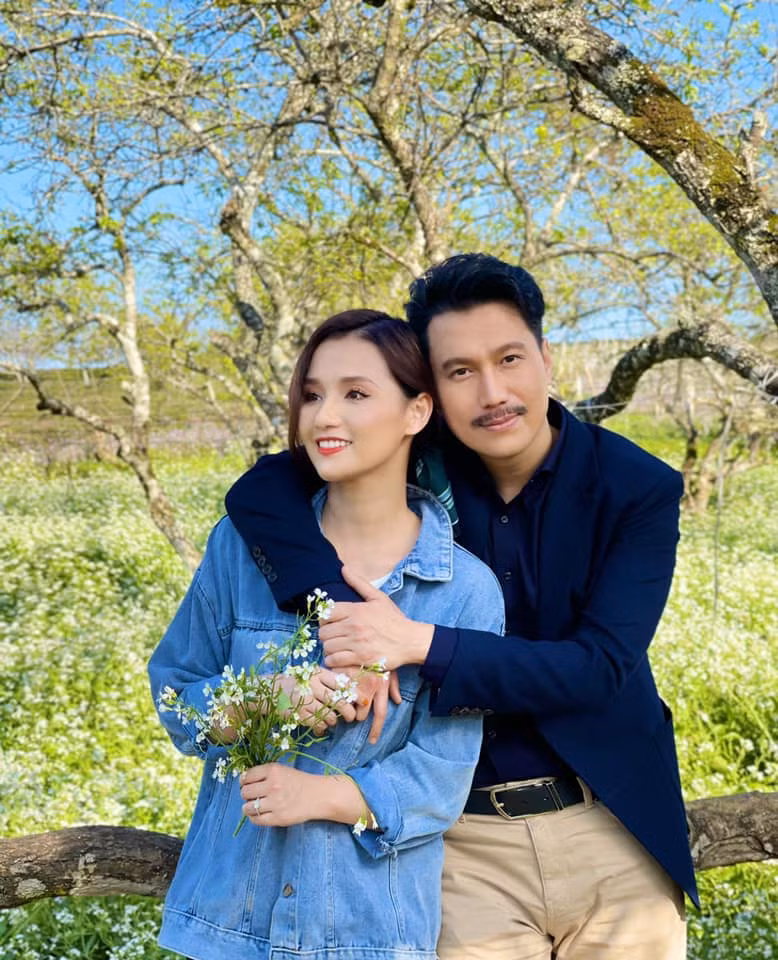 Bi mat dang sau bo rau cua Viet Anh trong Chong cu vo cu nguoi yeu cu