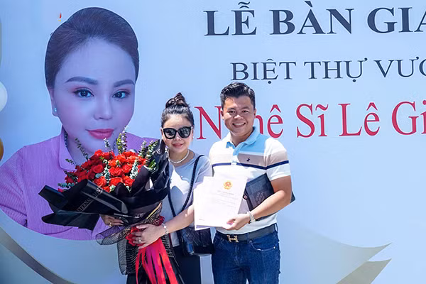 Biet thu bien 600 m2 tri gia gan 10 ty dong cua nghe si Le Giang