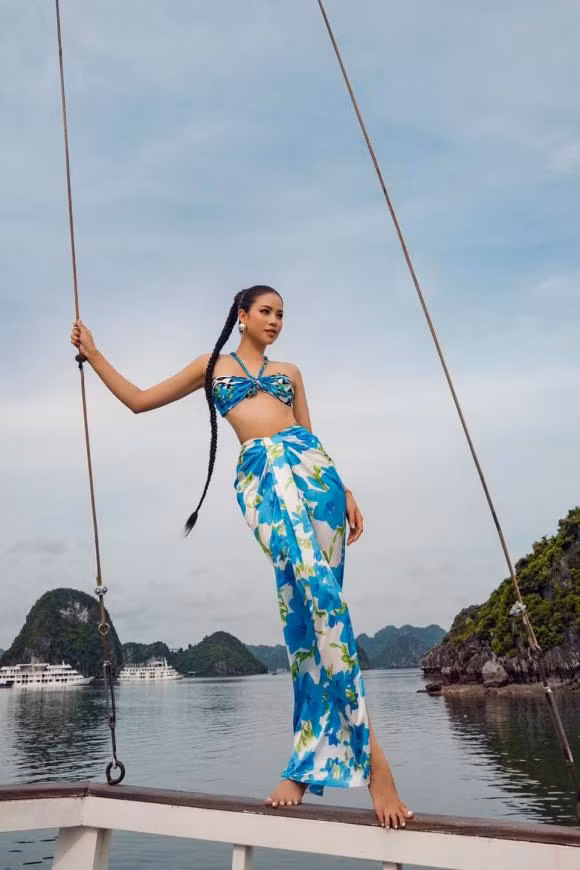Hoa hau Pham Huong thuc hien 'tu the vua' trong yoga-Hinh-9