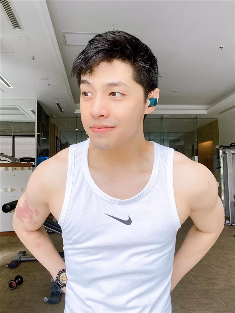 Noo Phuoc Thinh dap tra cuc gat gai tre che gieu anh tap gym-Hinh-8
