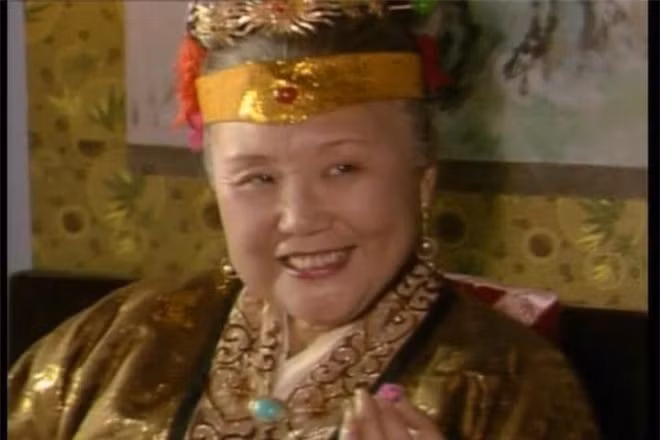 Gia mau trong “Hong Lau Mong” khong he nhan tu nhu ve be ngoai