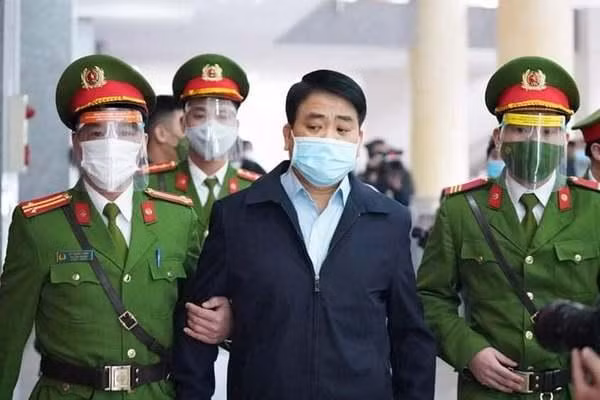 Ong Nguyen Duc Chung gui toa ban giai trinh hon 100 trang co lien quan den vo