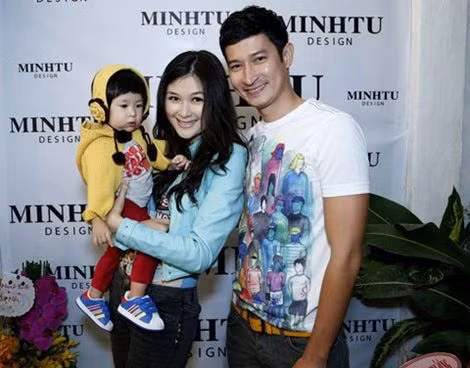 Mạc Anh Thư và Huy Khánh khoe bé Cat trong một sự kiện mới đây.