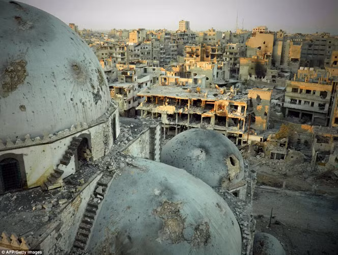 Homs, thành phố lớn thứ 3 của Syria, sầm uất một thời nay dường như biến thành thành phố chết với đống đổ nát tan hoang.