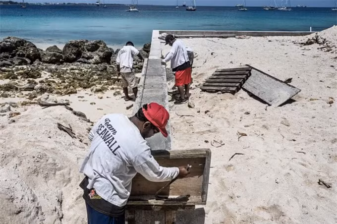 Chuyện kỳ lạ ở vùng đất nước biển đang ngày một hạ xuống ảnh 5