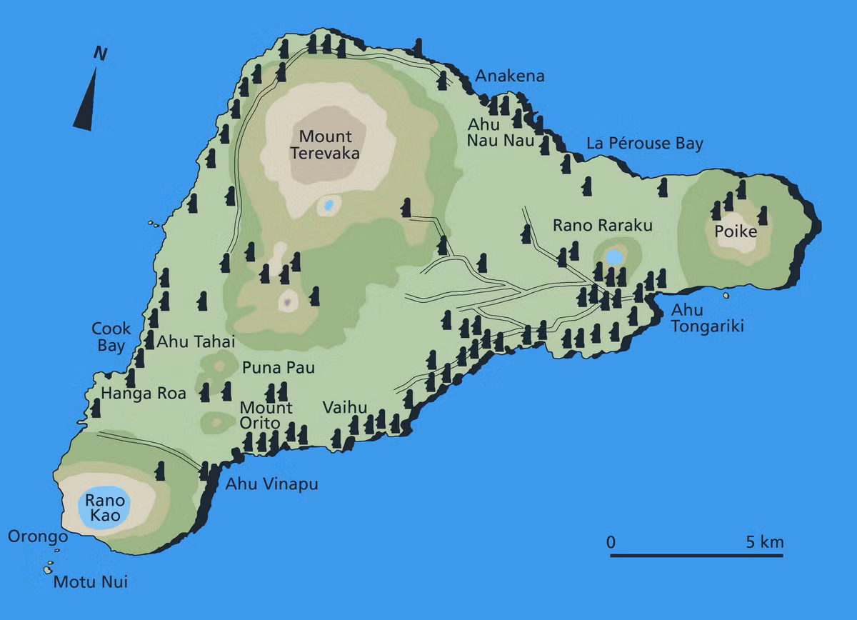 Hầu hết các tượng Moai đã được hoàn thành từ mỏ đá ở Rano Raraku rồi được vận chuyển và dựng thẳng tại các địa điểm nghi lễ - thường nằm gần bờ biển. Theo thống kê, có gần 900 bức tượng đã được tìm thấy. Ảnh: Ancient Worlds.