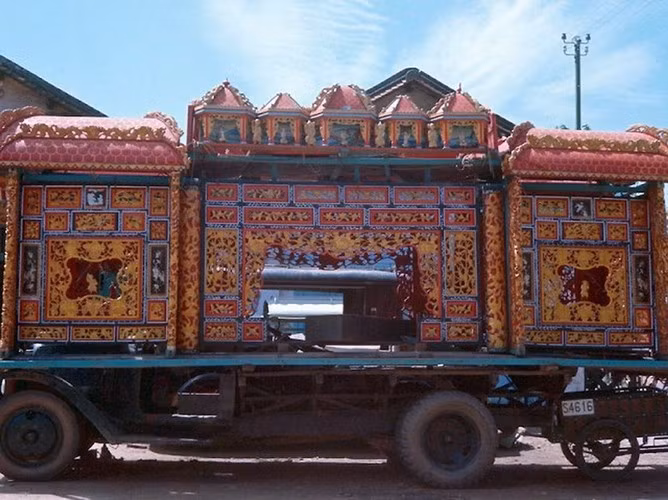Một chiếc xe tang ở Chợ Lớn.