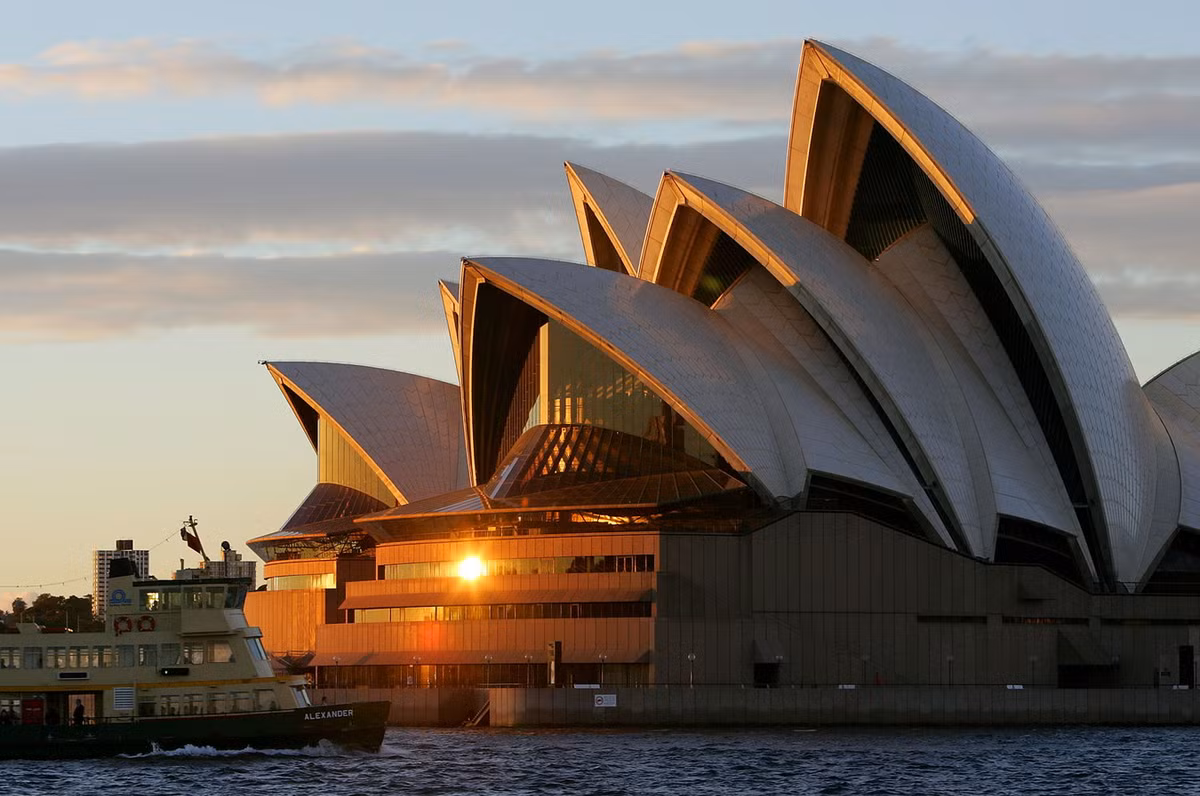 Không gian bên trong Nhà hát Opera Sydney được chia thành 5 khu nhà hát, 5 studio tập diễn, 2 sảnh chính, 4 nhà hàng, 6 quán bar và một số cửa hàng lưu niệm. Ảnh: CNN.