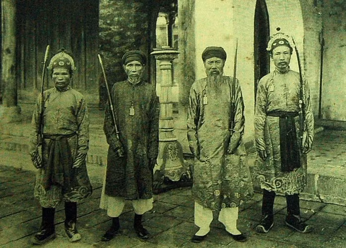 Các vị quan võ.