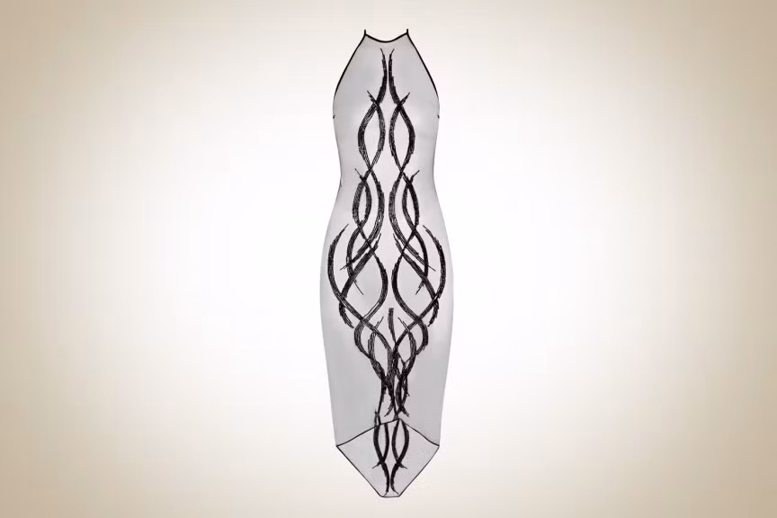Bộ đồ ngủ Jenika Slip làm bằng lụa, vải tuyn thiết kế đơn giản, thoáng mát và thoải mái do hãng Agent Provocateur chế tạo nhằm tăng độ quyến rũ cho phái đẹp. Giá bộ đồ khoảng 2.590 USD (khoảng 54 triệu đồng).
