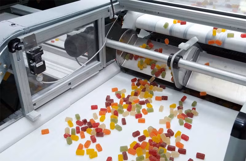 Ngoài những sản phẩm sô cô la hảo hạng, Rhosen còn cung cấp các loại sản phẩm như sô cô la và kẹo mứt, caramel, sô cô la, bánh quy, bánh xốp, bánh xốp và bánh ngọt...