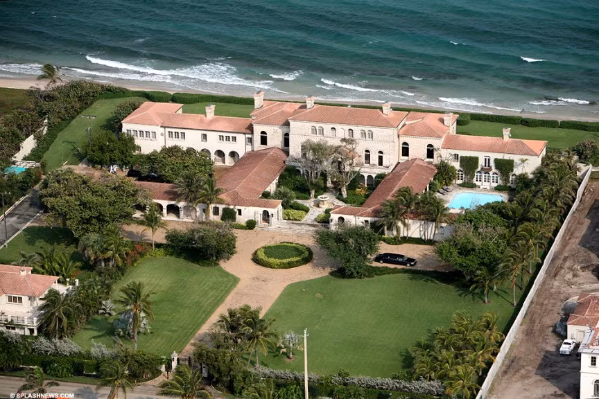 Tay golf kỳ cựu Greg Norman đã bán căn hộ xa hoa của ông với giá 25 triệu USD. Căn hộ có 7 phòng ngủ, 13 phòng tắm và một nhà để xe rộng lớn.