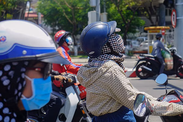 Du bao thoi tiet 19/6, Ha Noi nong 40 do, tia UV nguy co gay hai rat cao