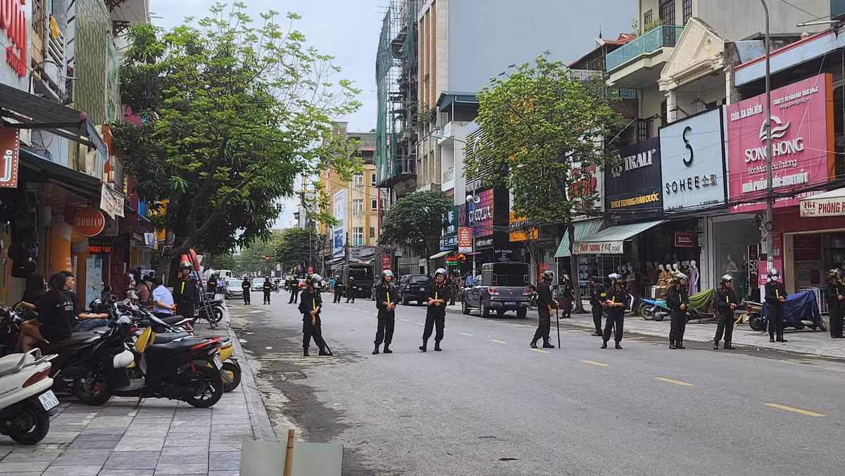 Canh sat bao vay nha trum giang ho Tuan “than den” o Thanh Hoa