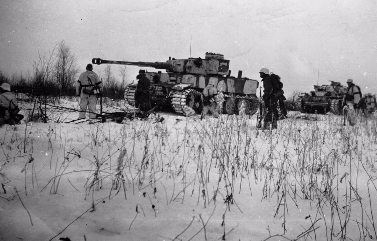 4. Trận Narva ở Estonia diễn ra từ tháng 2 - 8/1944, là trận chiến ác liệt khác giữa Liên Xô với phát xít Đức. Lý do quân đội Liên Xô muốn giữ được Narva là bởi nhà lãnh đạo Stalin muốn lập căn cứ không quân tại đây và làm bước đệm tấn công, tiêu diệt phát xít Đức.
