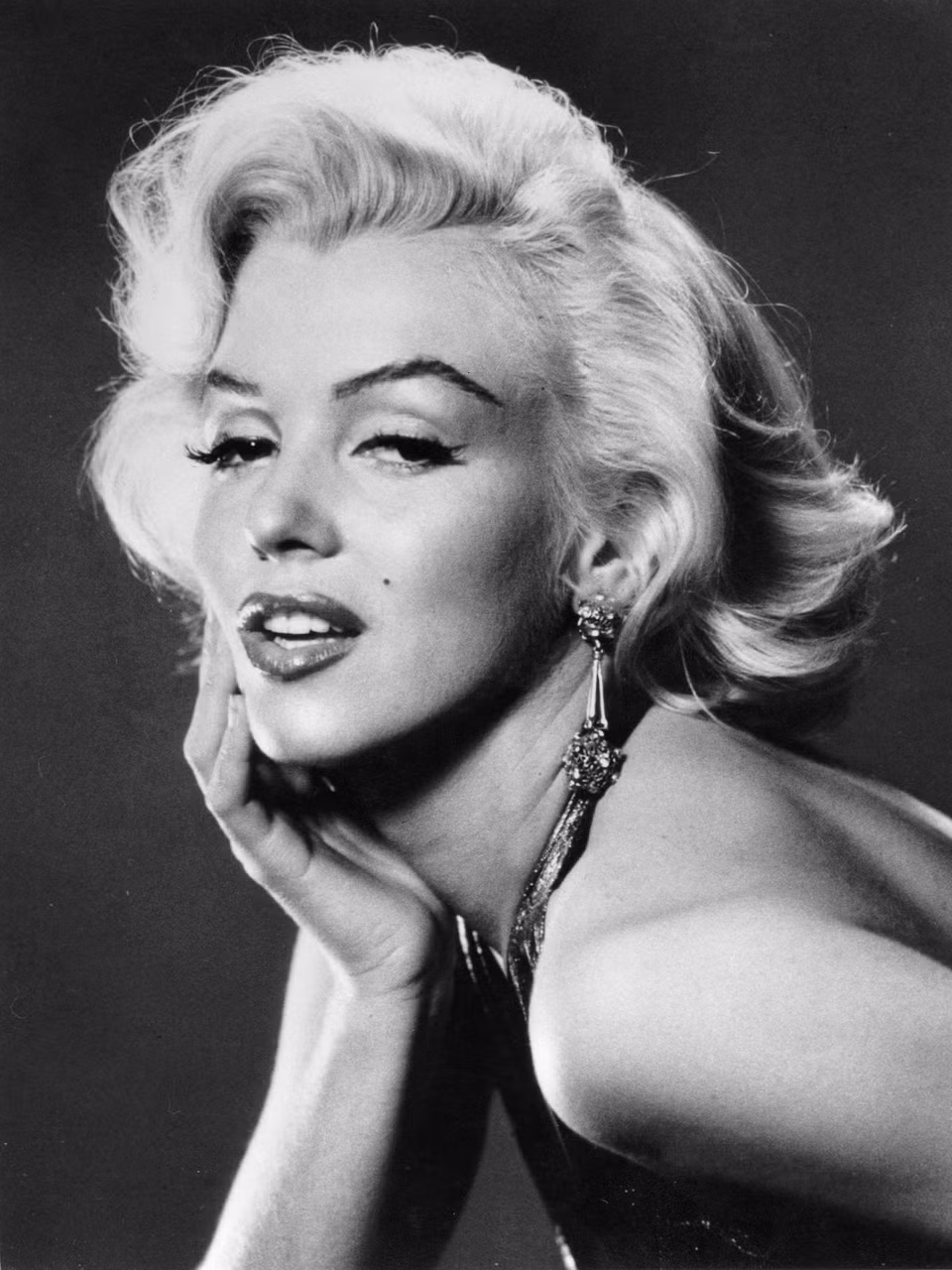 Một người dấu tên đã chi 14.000 USD để mua chiếc bra mà "quả bom sex" Marilyn Monroe mặc trong bộ phim "Some Like It Hot".
