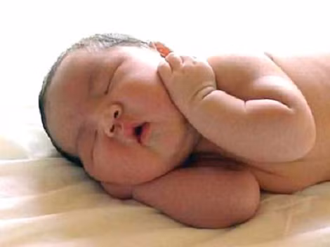 Đèn ngủ tăng nguy cơ béo phì. Một nhóm chuyên gia ở Trường Đại học bang Ohio (Mỹ) đã thử nghiệm ánh đèn ban đêm ảnh hưởng đến trọng lượng, sự béo phì và mức chênh lệch về lượng đường (nguyên nhân cơ bản gây ra bệnh tiểu đường thứ phát) trên cơ thể chuột. Họ đã phát hiện rằng, mở đèn lúc ngủ dù chỉ có chút ít ánh sáng cũng là nguyên nhân làm gia tăng cả ba điều trên.