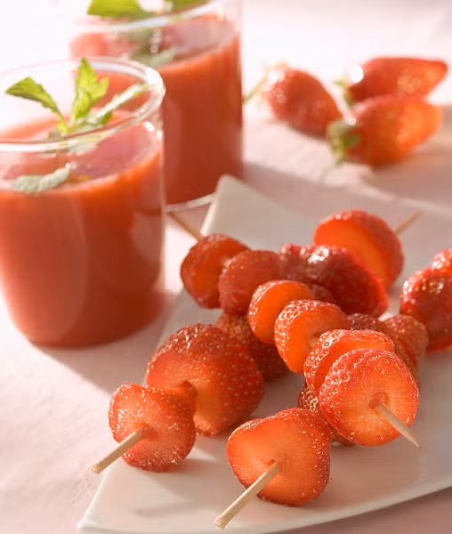 Bữa ăn phụ: Bữa ăn phụ lý tưởng của trẻ là cam, kiwi, dưa hấu và dâu tây. Những loại quả ngon tuyệt này rất giàu vitamin C và trẻ tuổi tập đi cần 40mg/ngày.