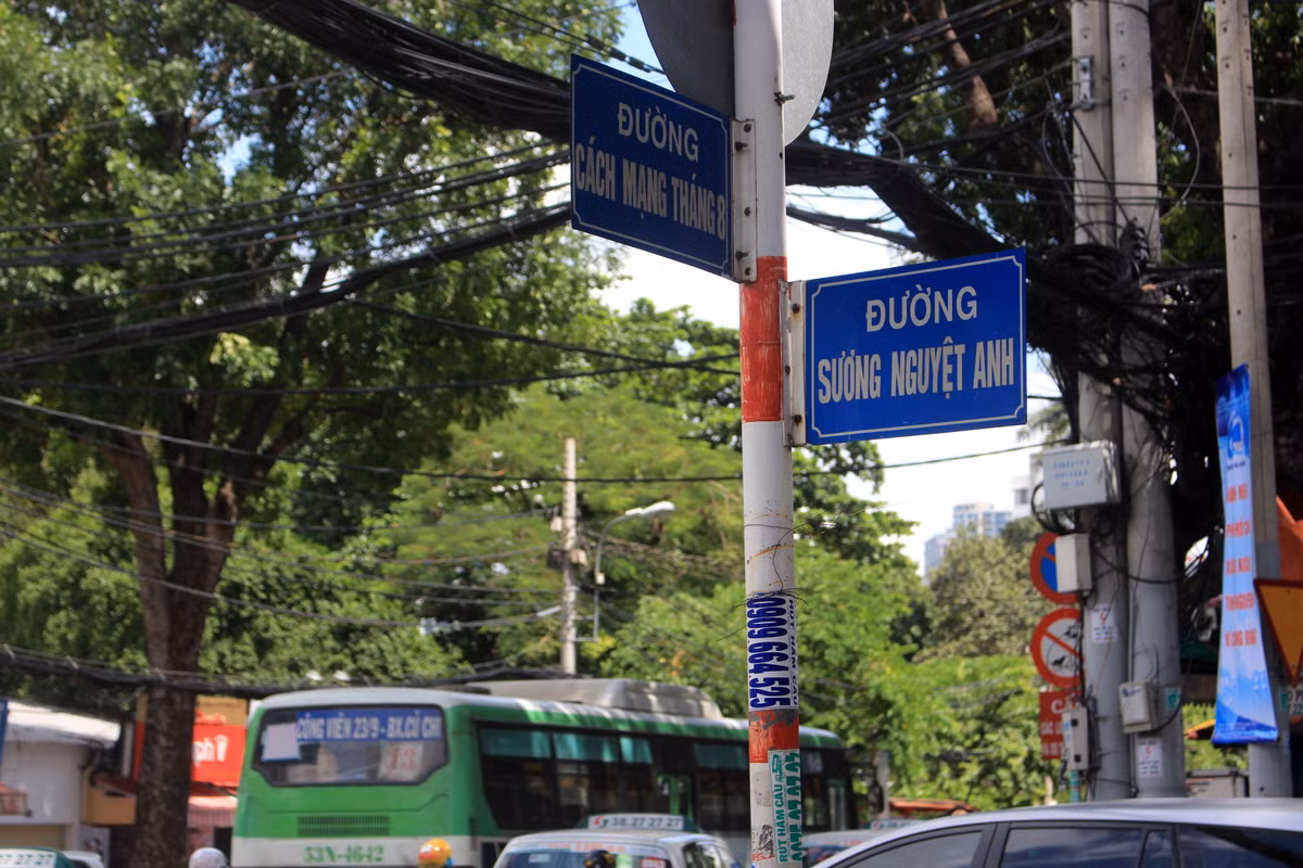 Nguoi phu nu nuoc Viet nao duoc goi la 