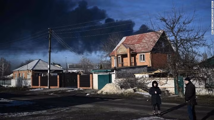 Trong bài viết trên Washington Post, ông Kissinger nhiều lần nhấn mạnh: “Ukraine không nên gia nhập NATO”. “Nếu Ukraine muốn tồn tại và phát triển thì nước này không thể trở thành tiền đồn của bất cứ bên nào nhằm chống lại bên kia. Ukraine phải hoạt động như một cầu nối giữa 2 bên”, ông Kissinger viết. “Nếu Nga, phương Tây hoặc bất cứ phe phái chính trị nào ở Ukraine không hành động theo nguyên tắc trên, tình hình sẽ trở nên tồi tệ”, ông Kissinger nhấn mạnh.