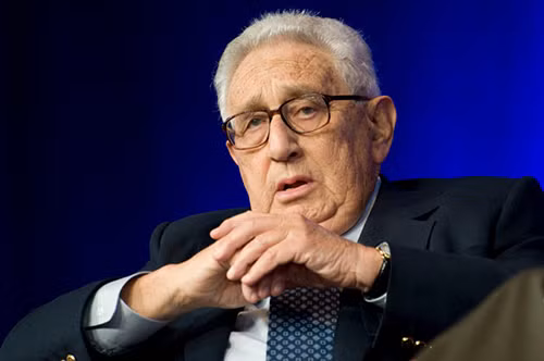 Quan điểm nói trên của ông Kissinger được đăng trên trên tờ Washington Post vào ngày 5/3/2014, trong bối cảnh Nga thúc đẩy bán đảo Crimea tổ chức trưng cầu dân ý tách khỏi Ukraine.