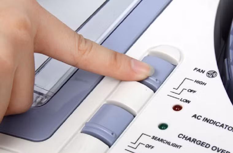 Khi không dùng đến thì sạc một lần khoảng 8 – 10 tiếng/tháng để ắc quy luôn tích đủ điện.