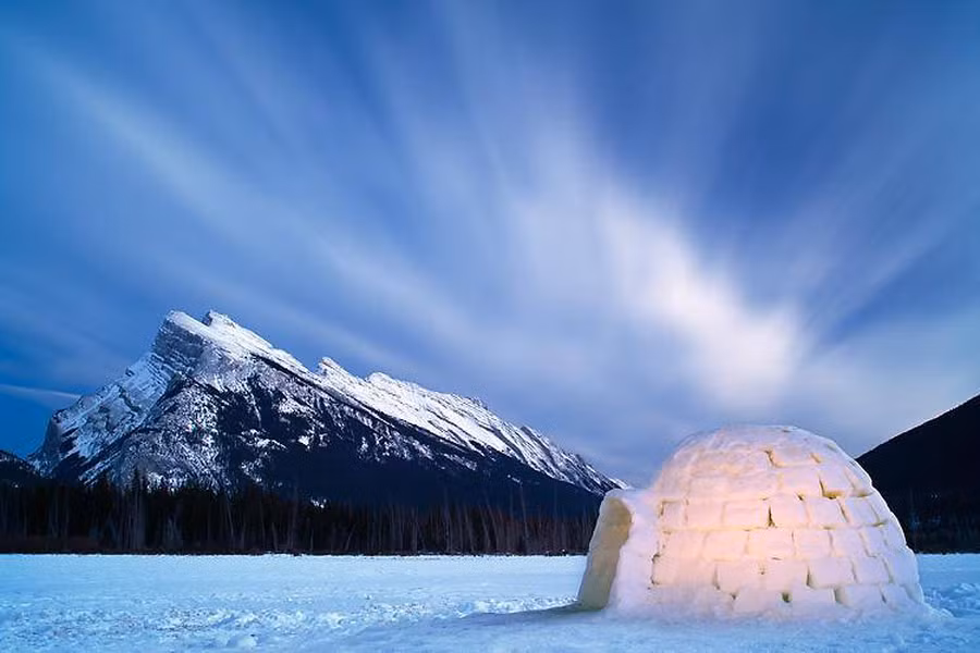 Ngày nay, cuộc sống của người Eskimo đã có sự kết hợp giữa truyền thống và hiện đại.