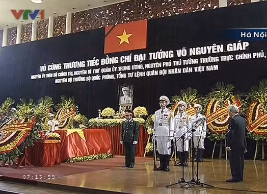 Phút mặc niệm bắt đầu