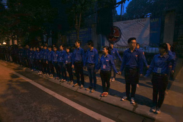Thanh niên tình nguyện vào vị trí