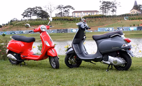 Là 2 trong số các phương tiện 2 bánh bán chạy nhất tại châu Âu và là phương tiện 2 bánh của châu Âu bán chạy nhất tại Mỹ, Vespa LX và Vespa S là 2 dòng xe tôn vinh nét đẹp Vespa nguyên bản đã được hâm mộ suốt 66 năm qua. Hiện 2 mẫu xe này đều được trang bị động cơ 3 van phun xăng điện tử giúp tiết kiệm xăng, thêm lựa chọn mới cho khách hàng