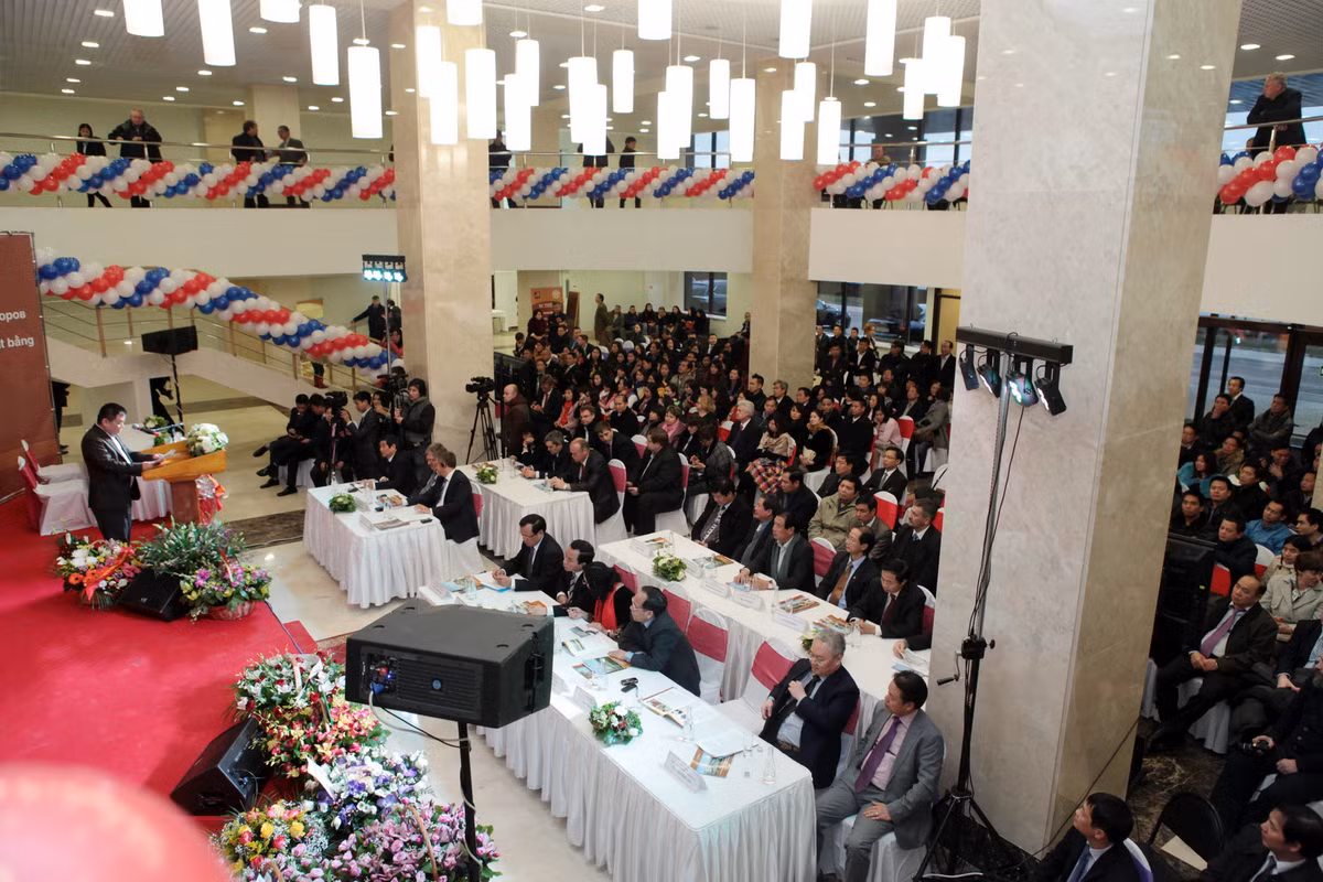Trung tâm Văn hóa, Thương mại và Khách sạn Hà Nội - Moscow sẽ cung cấp cho cộng đồng người Việt tại Moscow một nơi ở và nơi kinh doanh hợp pháp, ổn định và lâu dài, đồng thời là nơi sinh hoạt cộng đồng mang đậm bản sắc Việt Nam trên đất Nga.